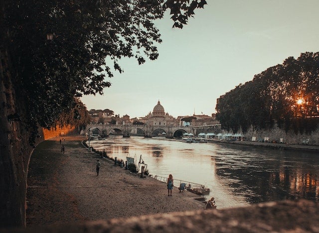 A picture of an Italian city