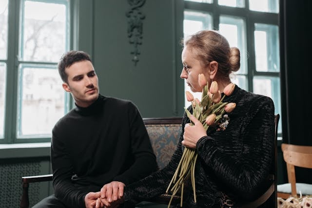 A man apologizing to his partner